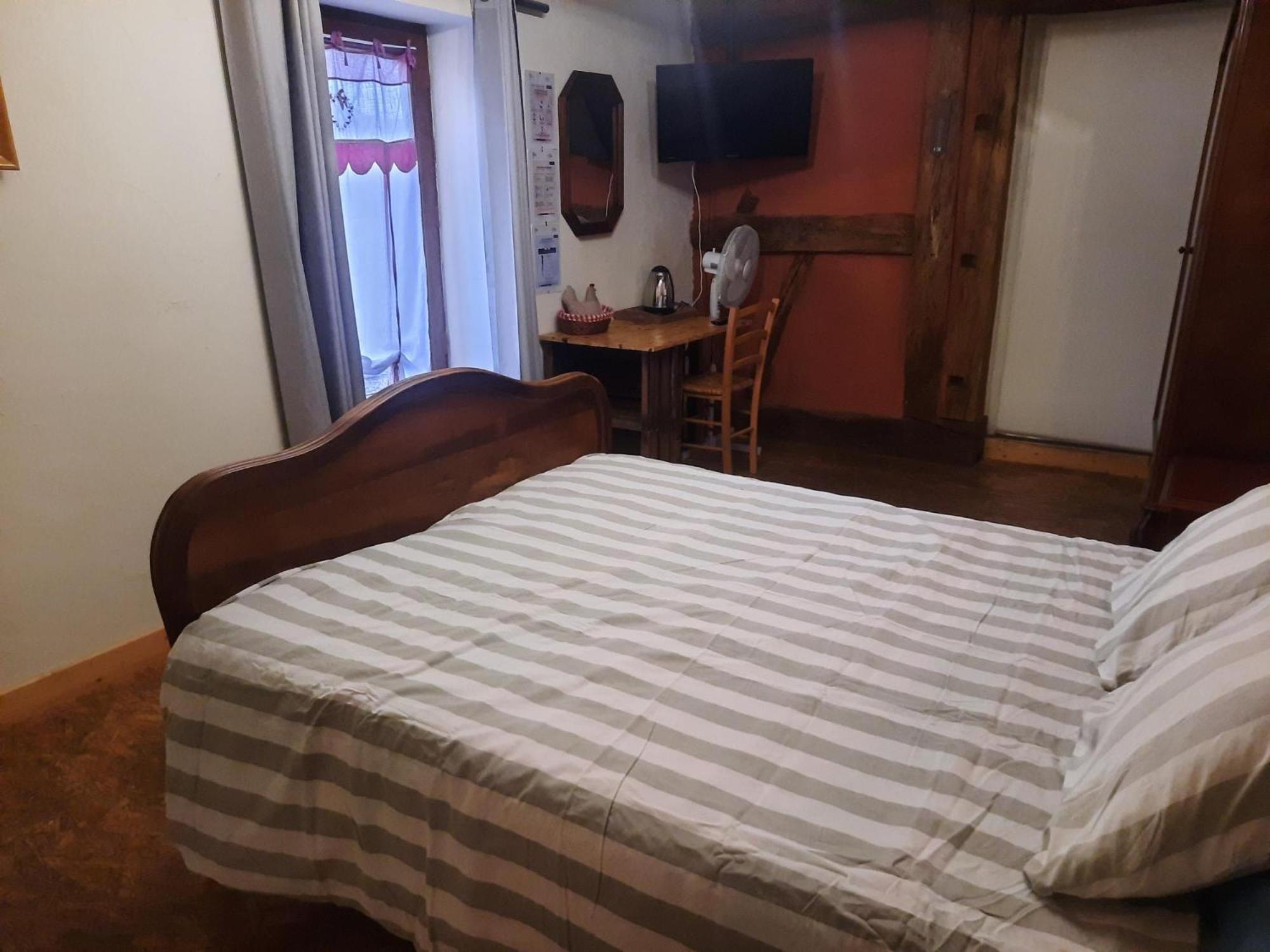 A La Poularde B&B Curciat-Dongalon Zimmer foto